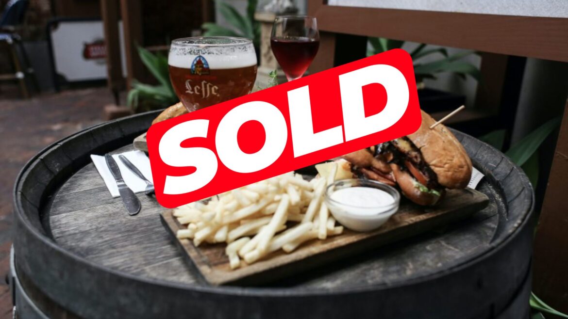 Πωλείται μουσικό καφενείο-μεζεδοπωλείο στην Αργυρούπολη