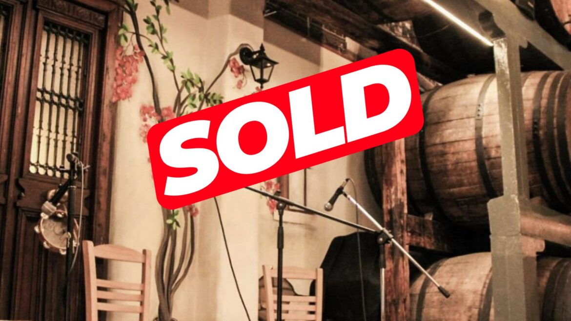 Πωλείται ρεμπετάδικο με μουσική σκηνή στον Πειραιά