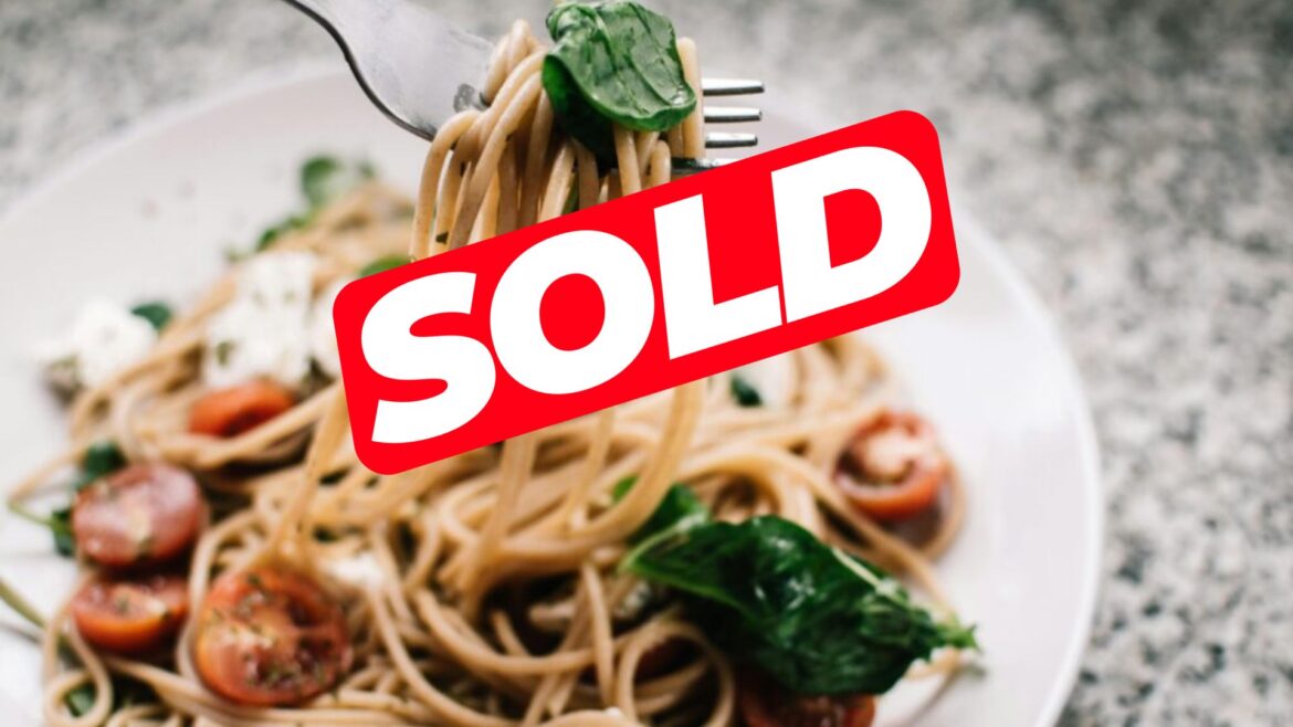 Πωλείται ιταλικό εστιατόριο στο κέντρο της παραλίας στην Αίγινα