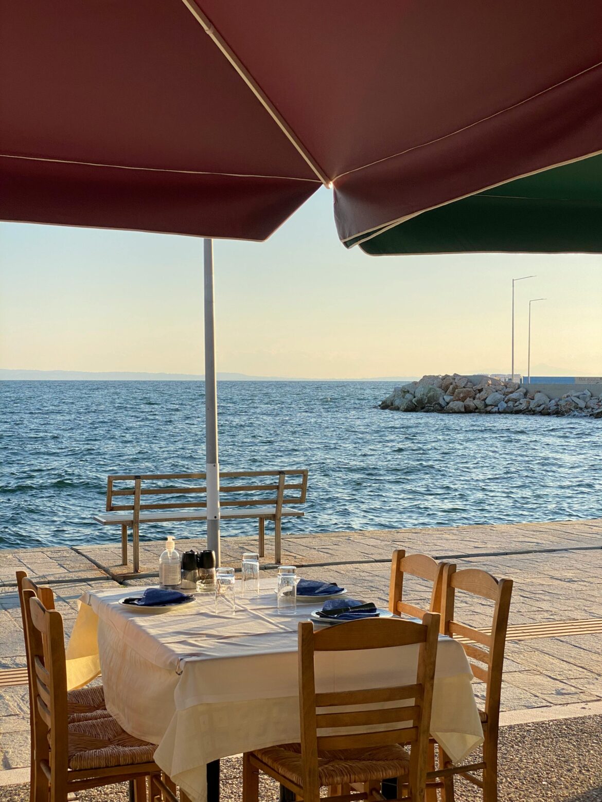 Πωλείται επιχείρηση εστίασης σε τουριστική παραθαλάσσια περιοχή της Ανατολικής Κορινθίας