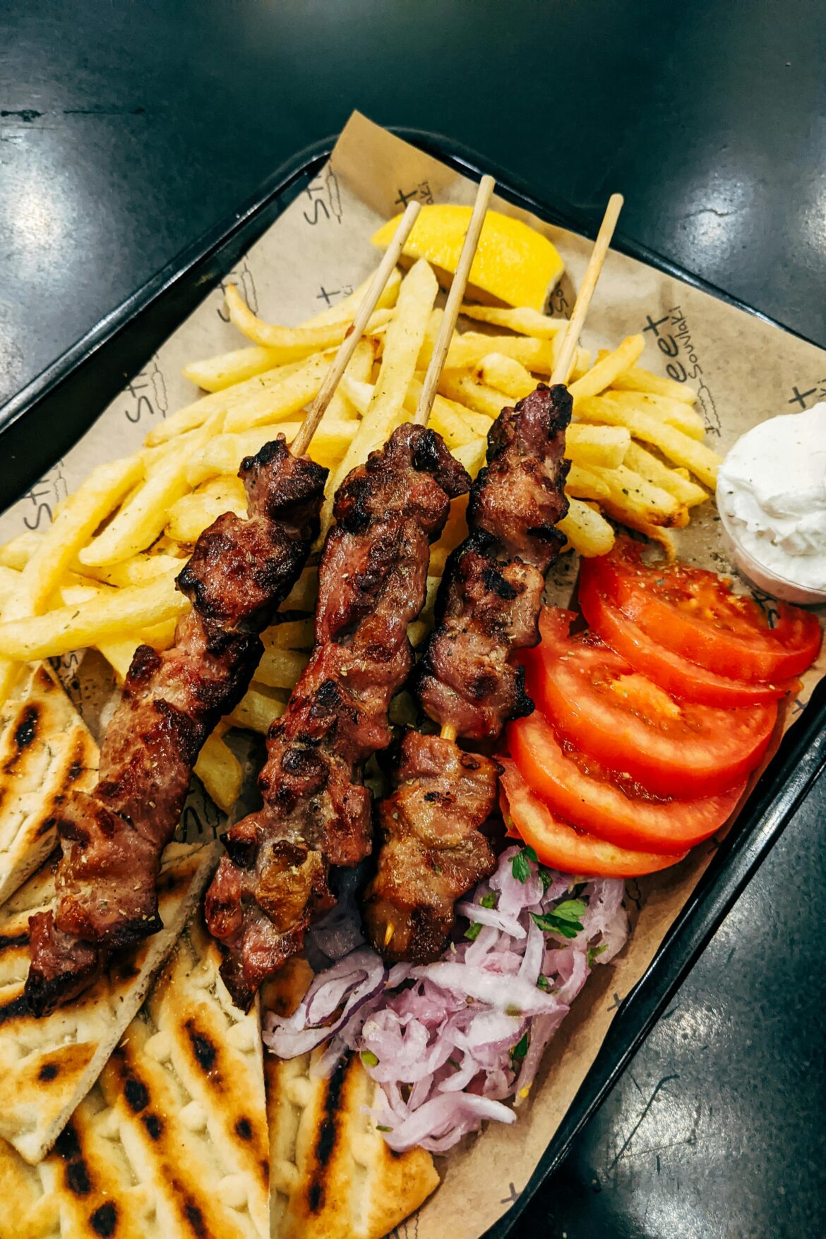 Πωλείται ψητοπωλείο στον Πειραιά