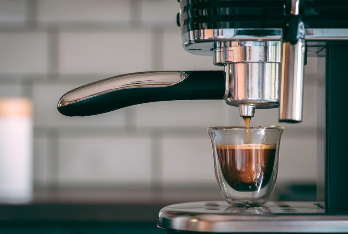 Πωλείται επιχείρηση cafe-bar στα δυτικά προάστια Αττικής