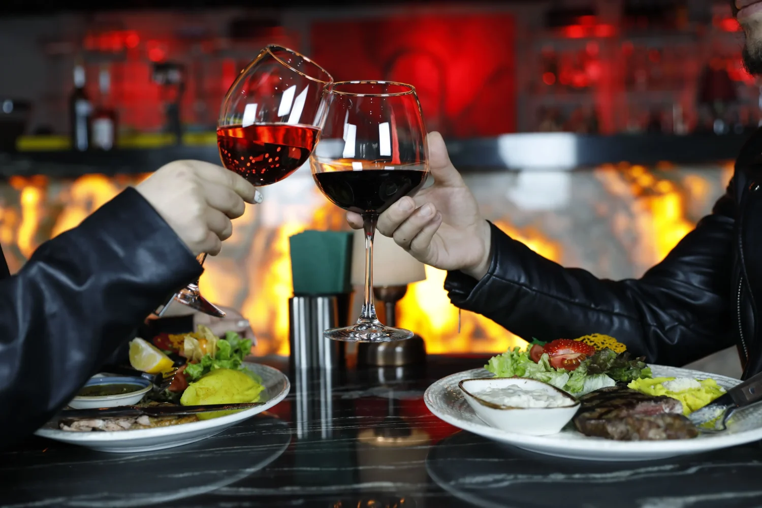 Πωλείται premium grill bar – εστιατόριο στο Μαρούσι, με επαγγελματικό εξοπλισμό, εσωτερικό χώρο