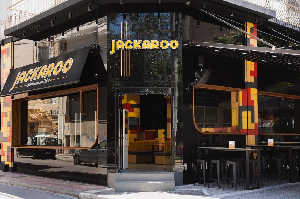 Ανάπτυξη Jackaroo και εξωτερική όψη καταστήματος στον Πειραιά